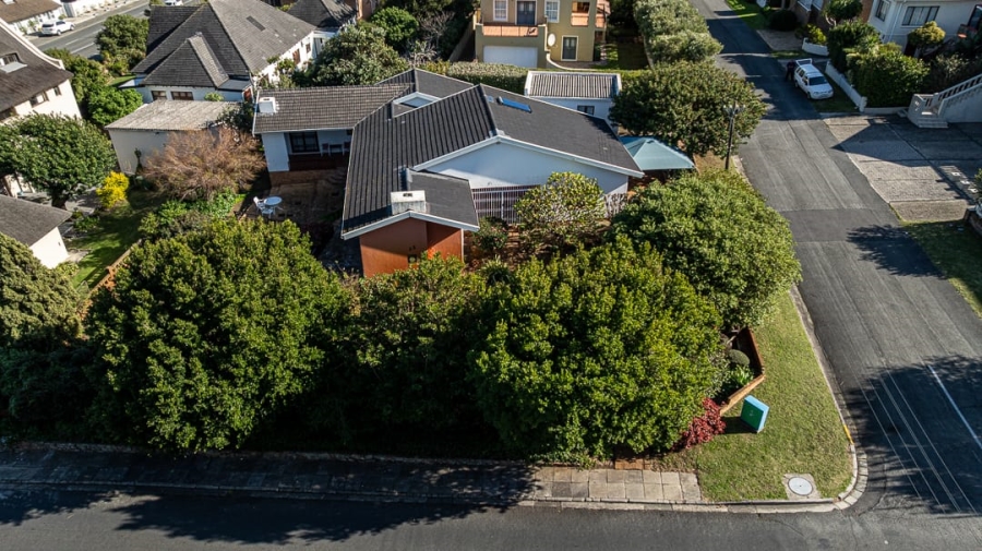 4 Bedroom Property for Sale in Voelklip Western Cape